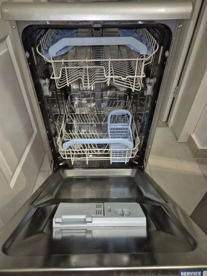 Eladó használatból kivett , lakásfelújítás miatt egy Indesit DSG573 S Mosogatógép