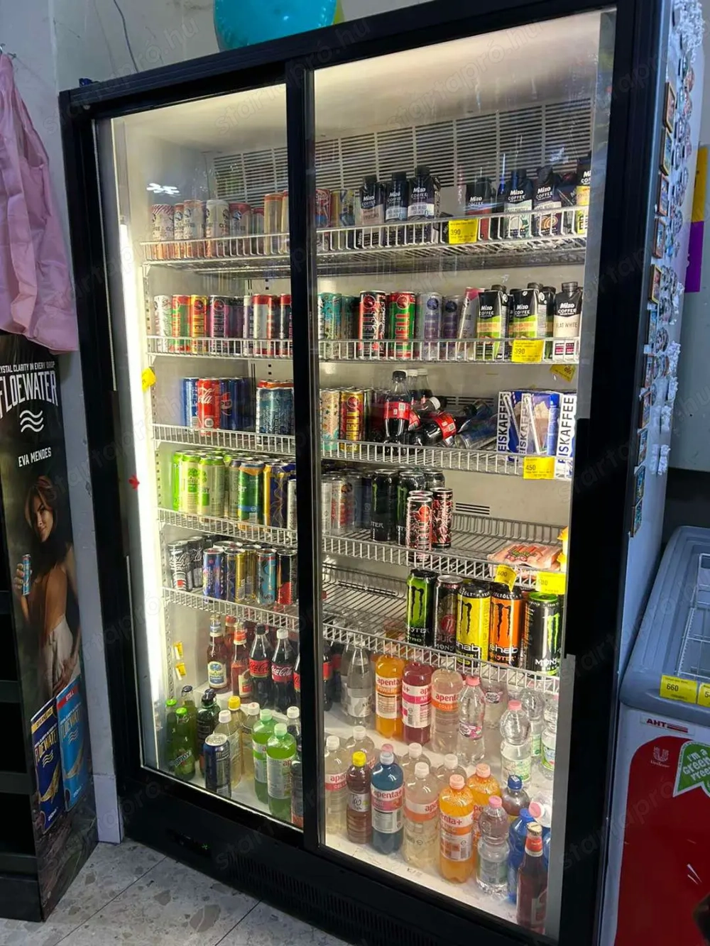 Tolóajtós Hűtővitrin Italhűtő