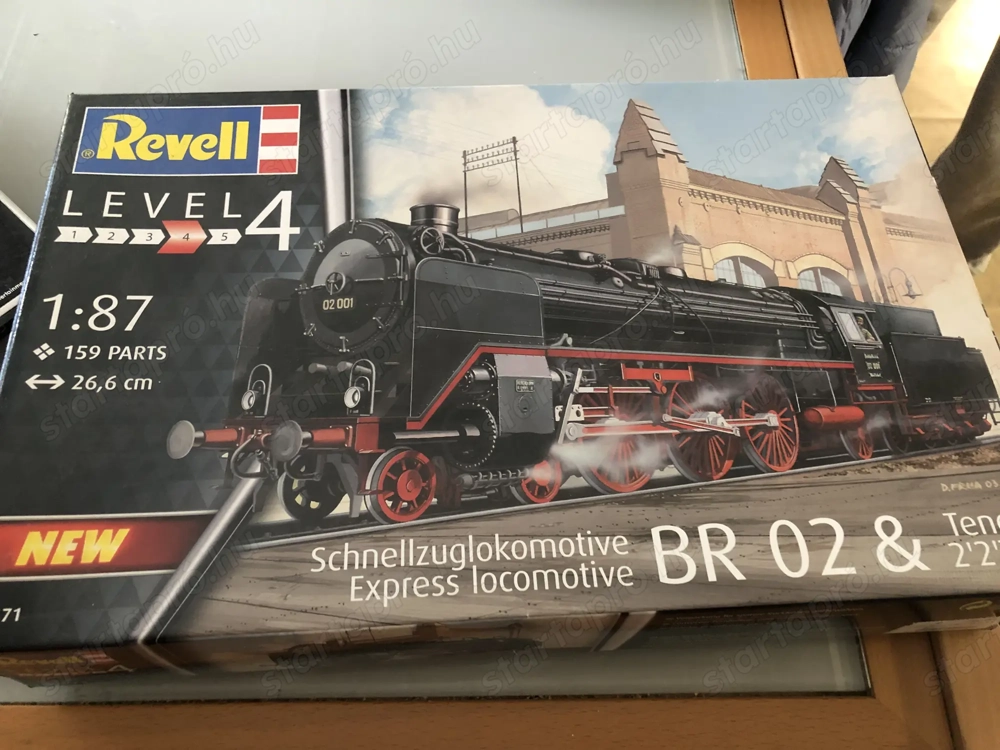 Eredeti revell és faller modellek bontatlan csomagolásban