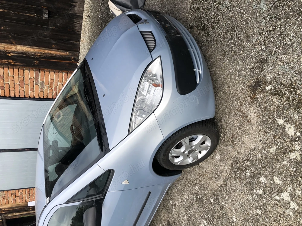 Mitsubishi Colt sok extrával, kevés kilométer!