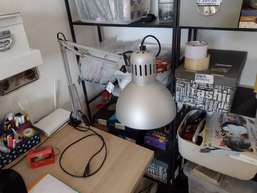 Ikeás Asztali lámpa eladó. Foglalat E27, 60 W, használati nyomok a képen, ár: 3e ft