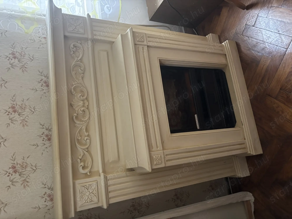 Képek, díszek, bútorok 