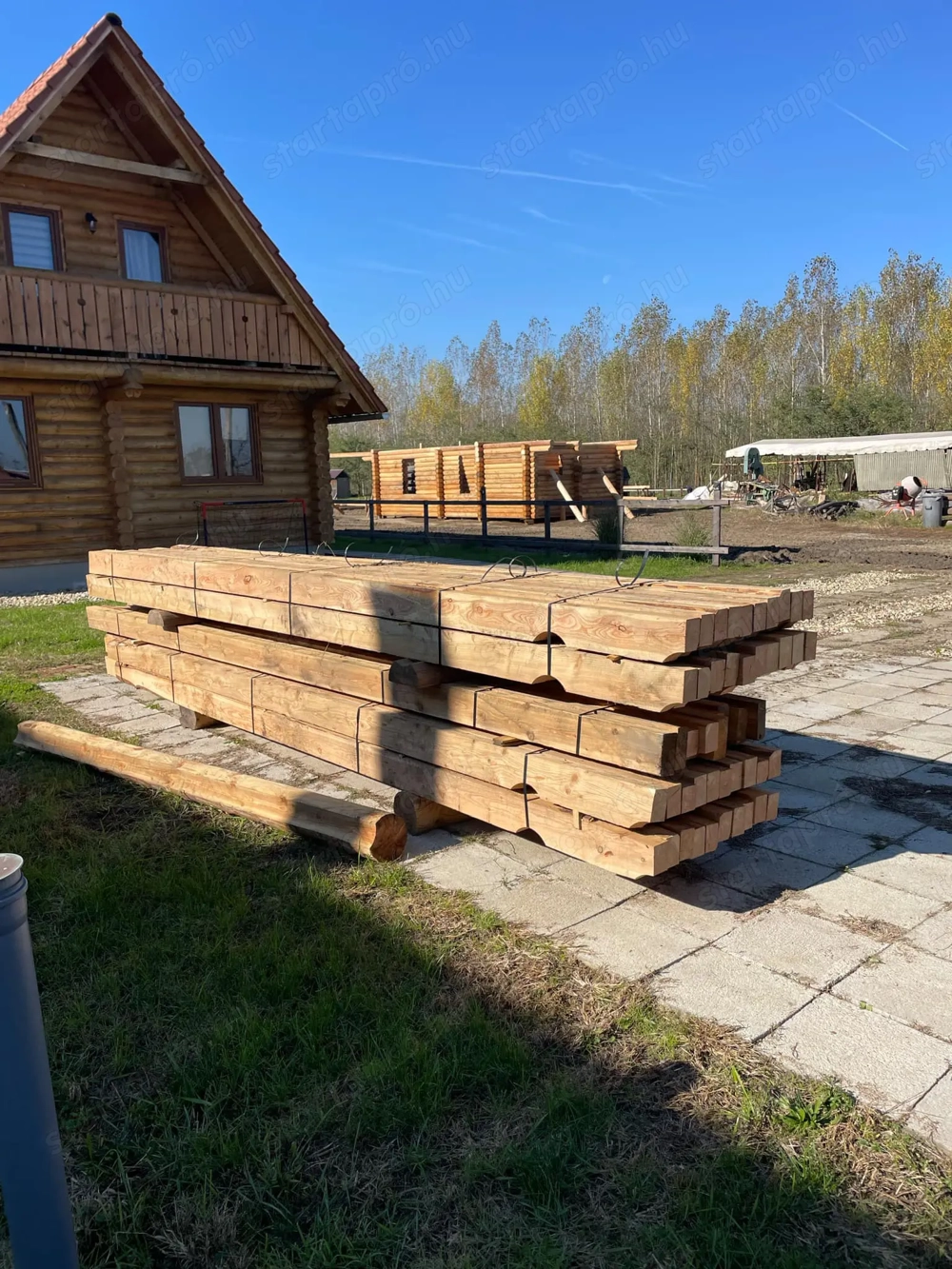 12 000 m2 telephely tetőteres rönkházzal együtt elad 