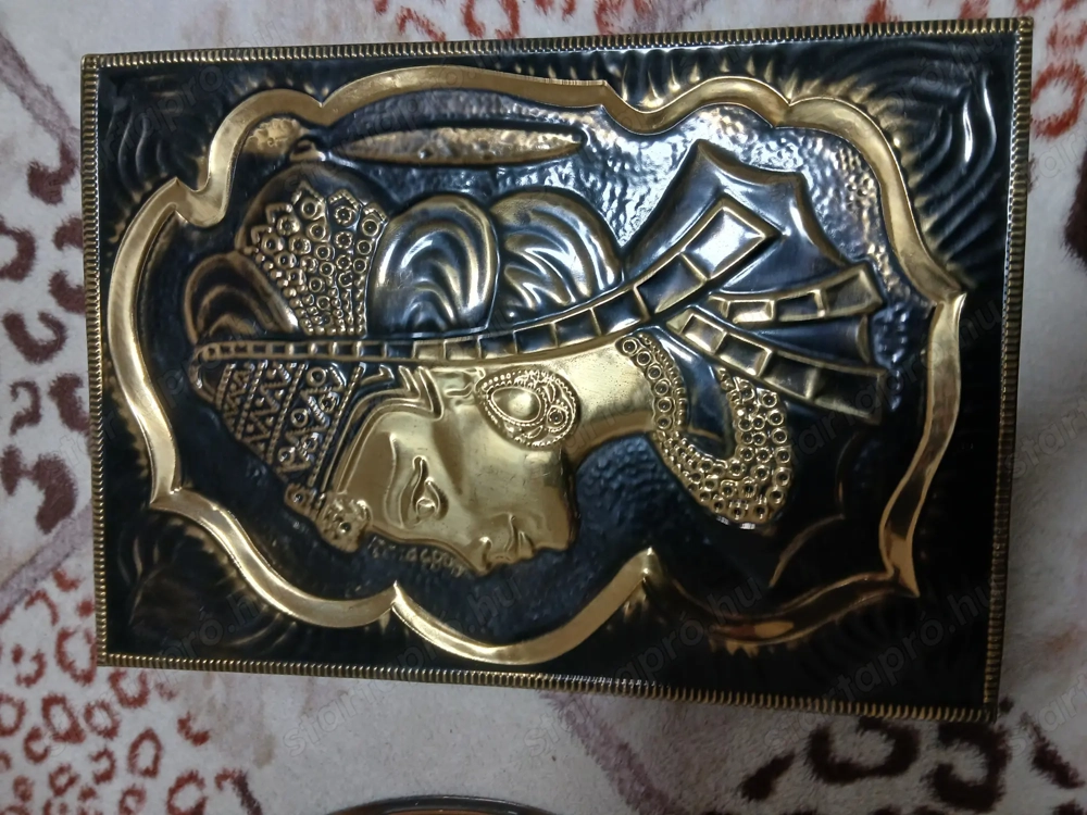 Eladó Bronz vagy Réz fali díszek.