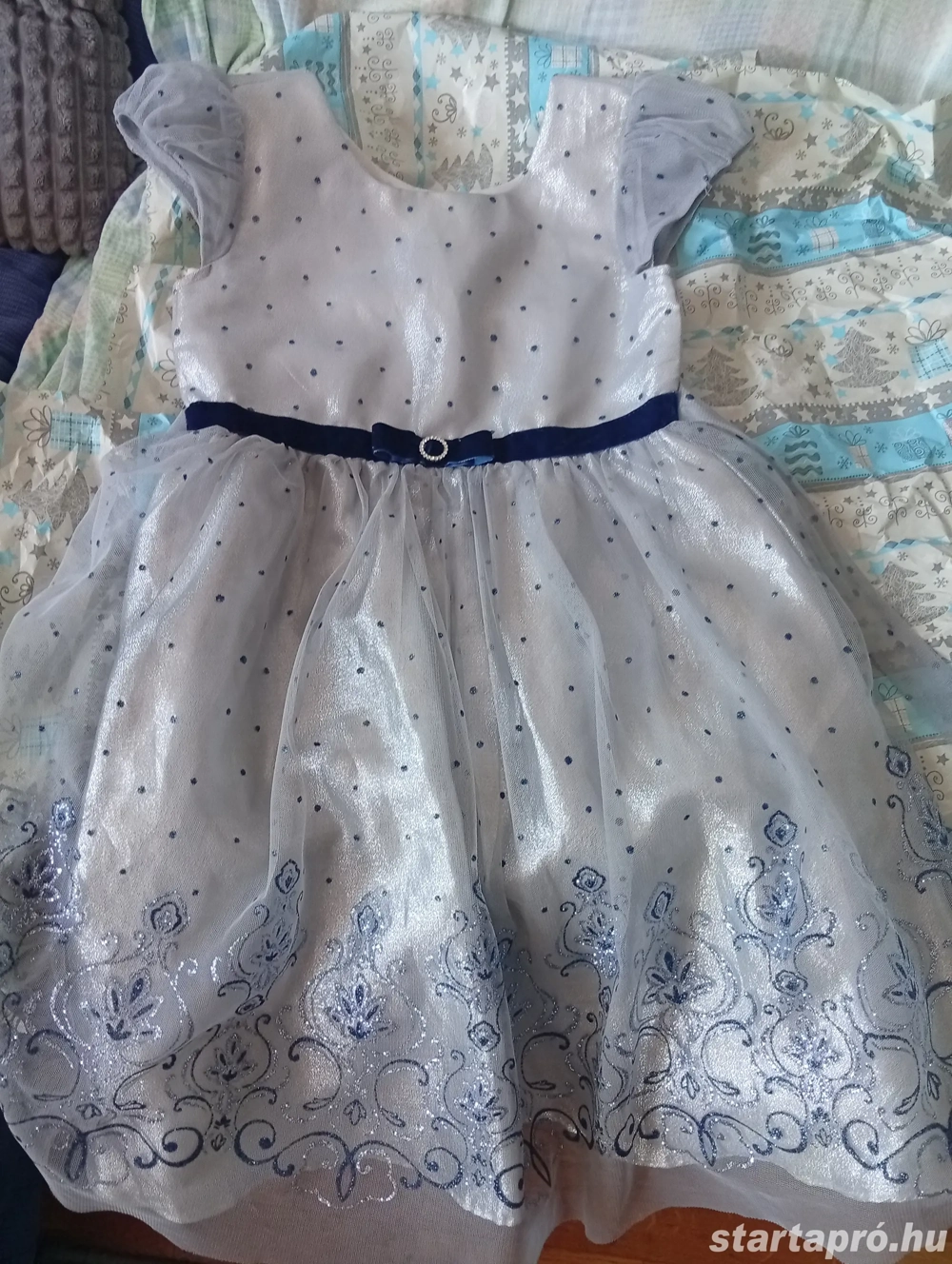Ezüst színű ruha 9-10 évesre 