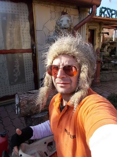 Fakivágás, szállításal , aprítással.