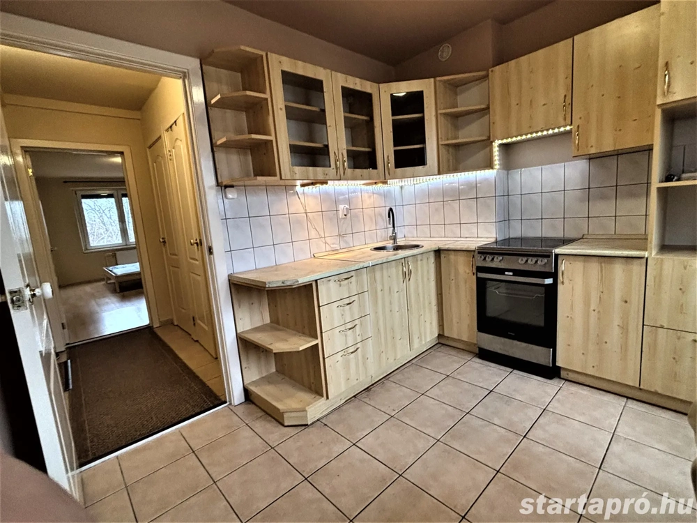 Vásárhelyi úton felújított 47 m2-es 3 emeleti 2 szobás jó elosztású erkélyes