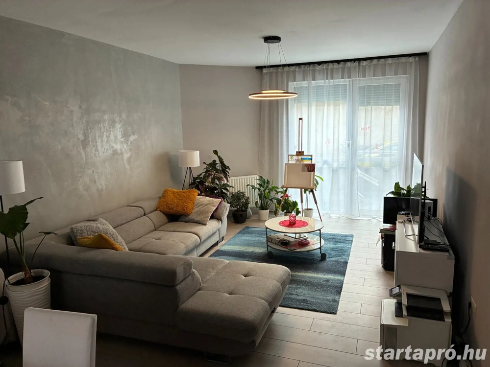 Eladó modern, felújított sorházi lakás Győr Likócson