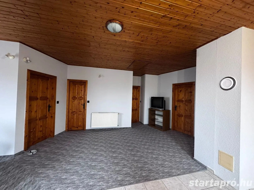 Cserszegtomaj, külön lakrészes 186 m -es családi ház