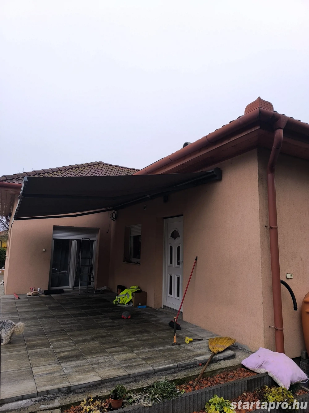 Sunfun - csuklókaros kazettás napellenző motorral kb 3 évet használt