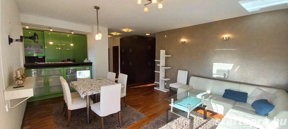 Kőérberek-Tóvárosban kertkapcsolatos igényes lakás eladó!