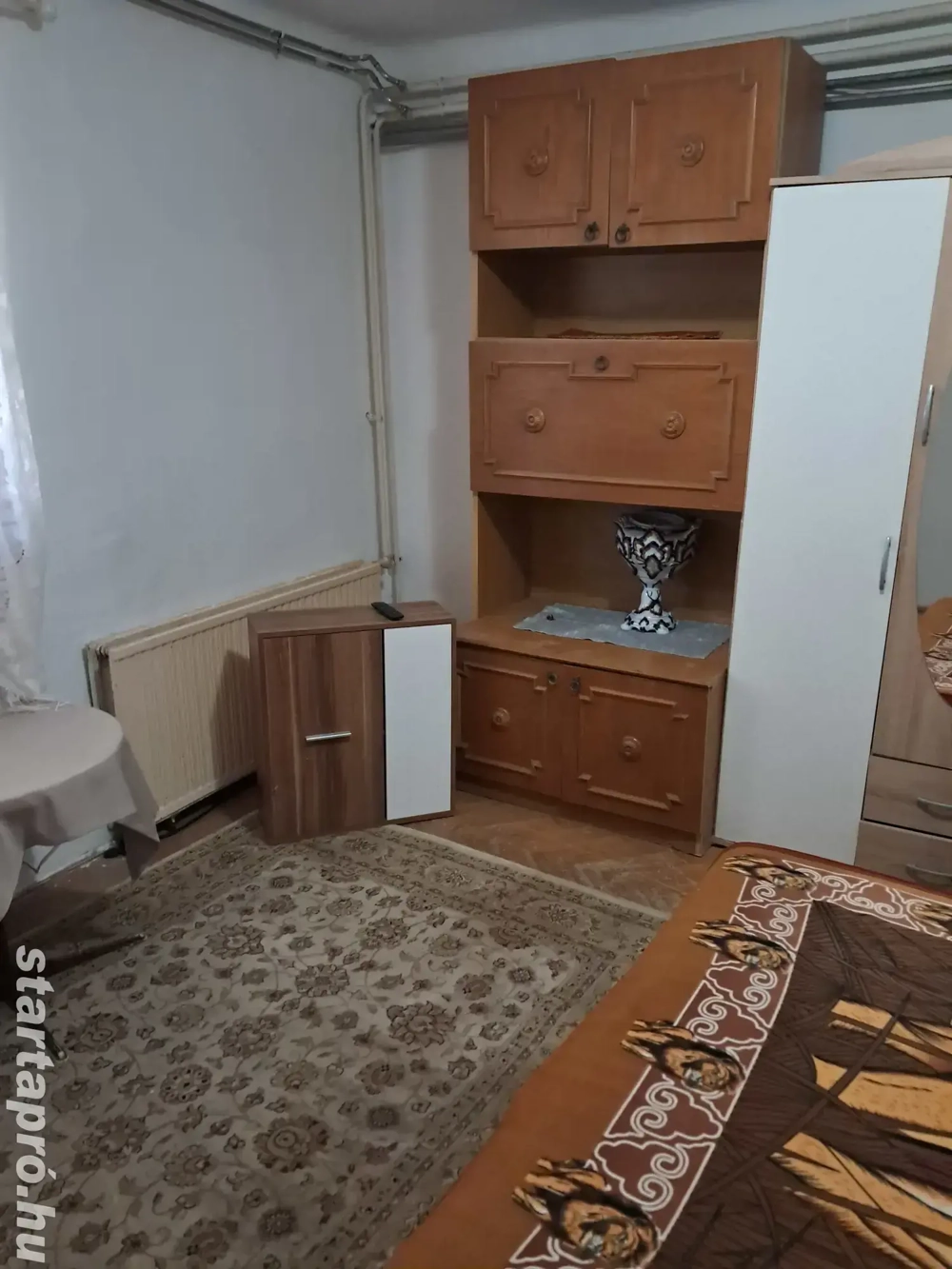 albélet kiado gyálon