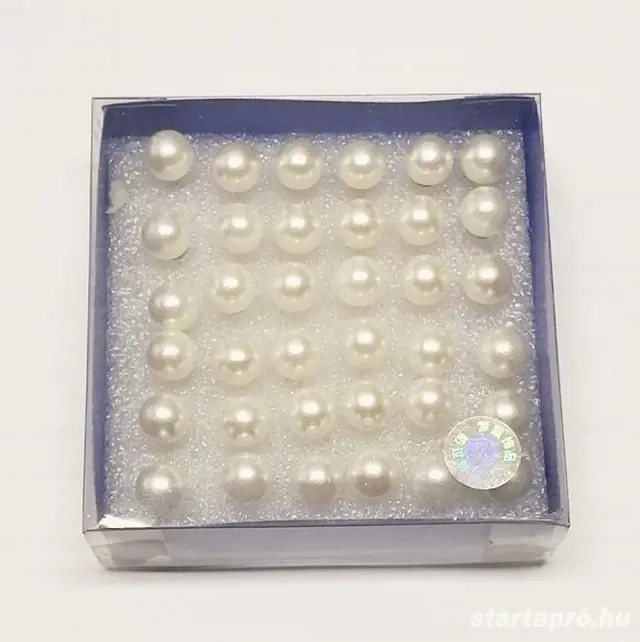 Aprócska gyöngy fejes fülbevaló. Egy egész dobozzal.