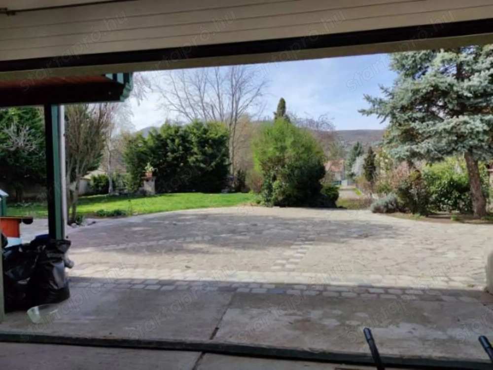 KURIÓZUM Visegrádon - 2 lakásos családi ház gyönyörű kertben, ideális lokációban!