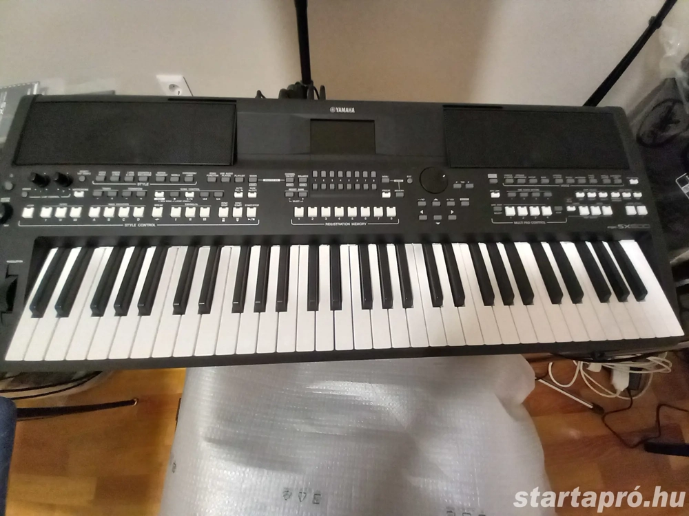 Yamaha psr-sx 600 szintetizátor, pendrive-os 