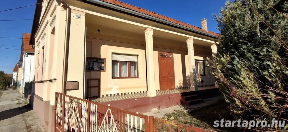 Újpetrén   4 szobás tornácos parasztház eladó