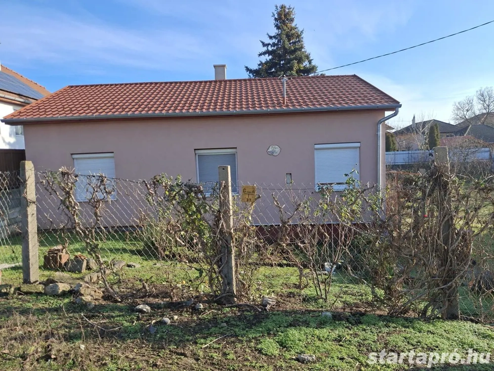 Nyíregyháza Fillér utcában kis alapterületű családi ház eladó 