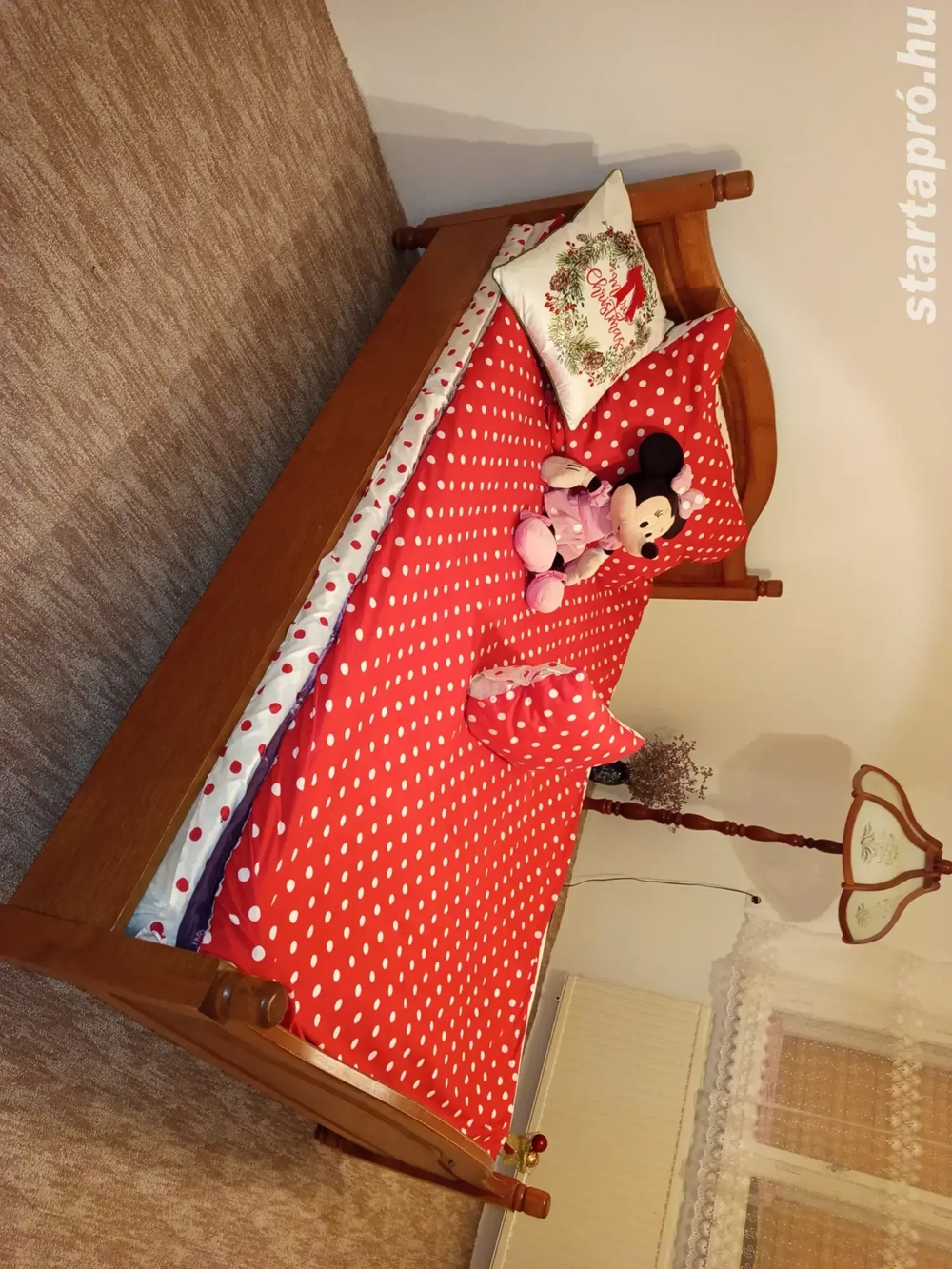 Eladó új állapotú bútorok..