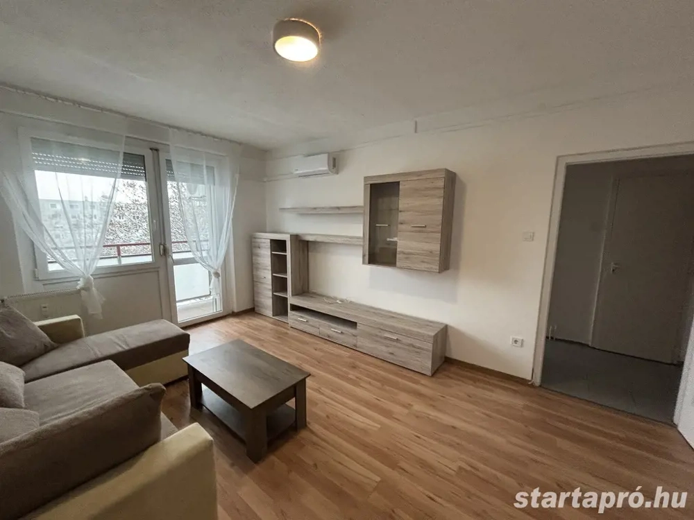 Tiszaújvárosban jó állapotú, erkélyes, berendezett lakás kiadó!