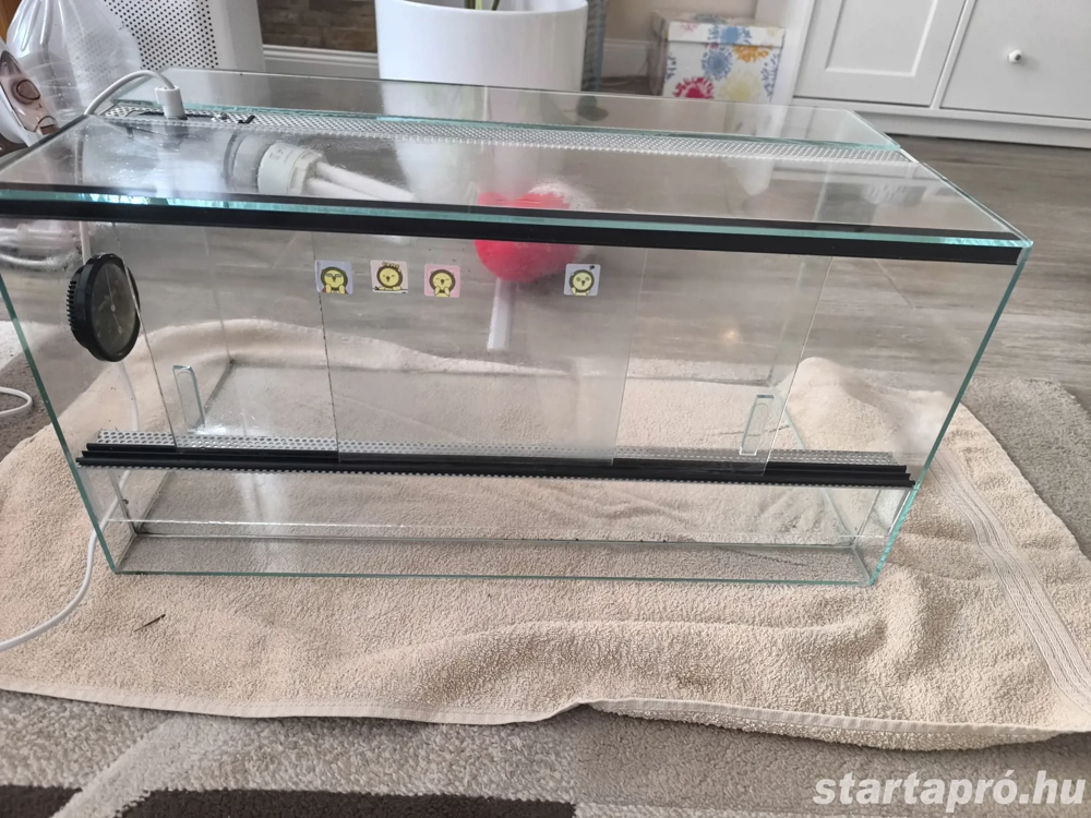 Terrrárium tolóajtóval 60x30x30 cm Használt + ajándék polofoam és választható háttérposzter