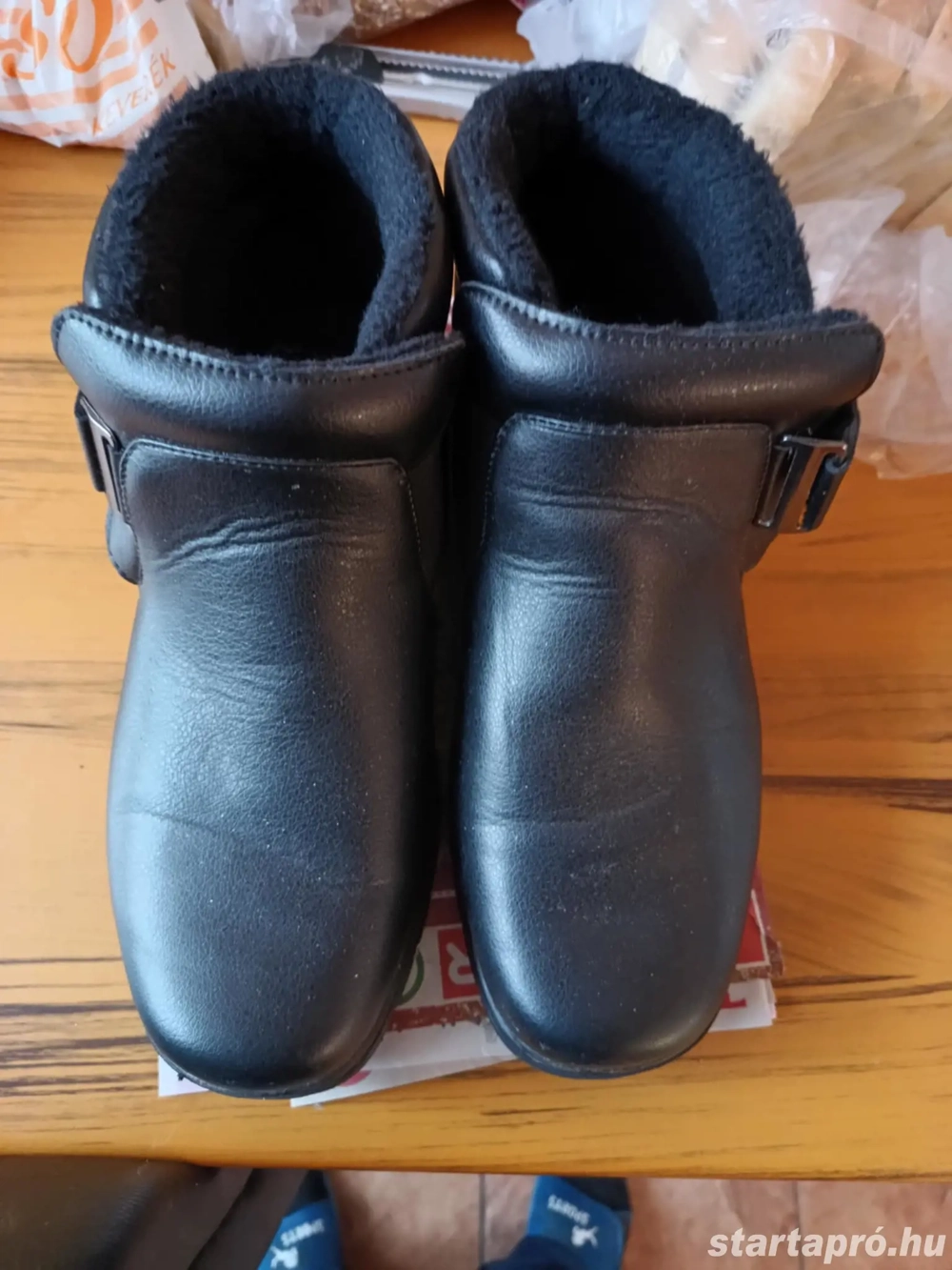 Új bundás, férfi lábbeli 42 méret