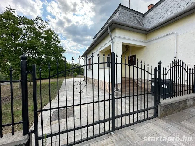 Lakiteleken 110 m2 felújított családiház eladó 