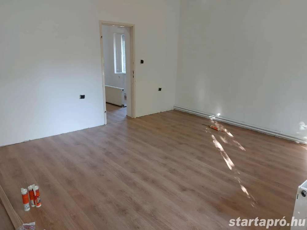 Eladó kétlakásos családi ház a XVII. kerületben