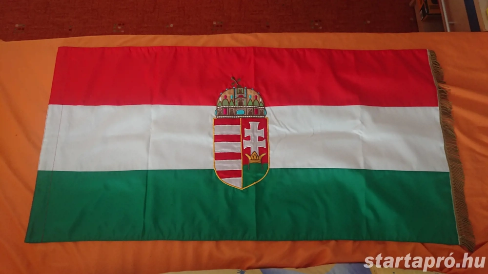 Magyar zászló Hímzett Címeres 60x120 NyH