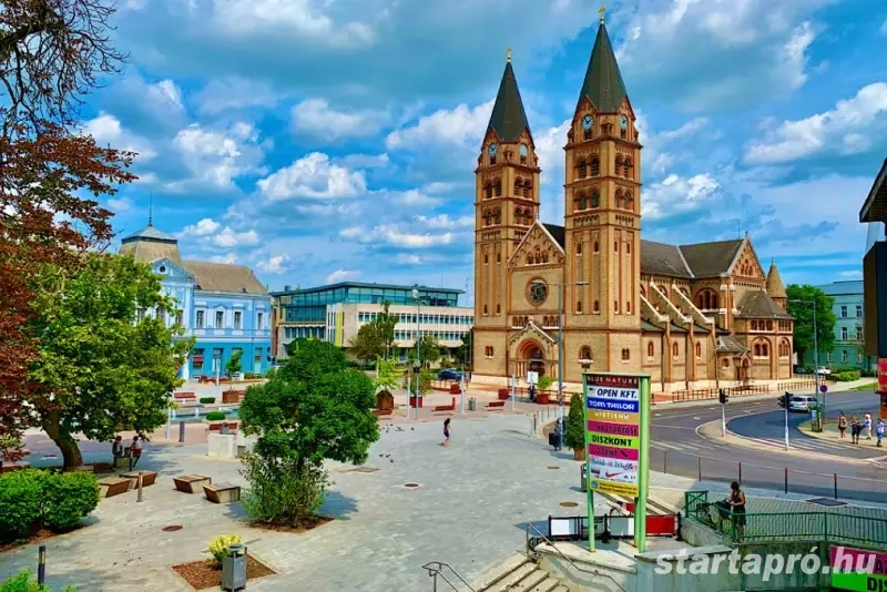 HR-es munkalehetőség, közösségi oldalak