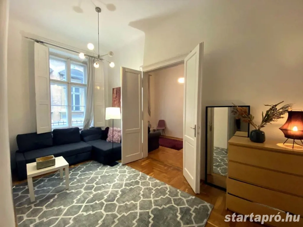 Felújított 2+1 szobás lakás eladó a Klauzál téren   a buli negyed szívében