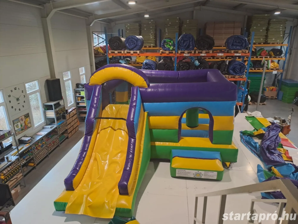 Eladó Szivárványos Csúszdás Ugráló