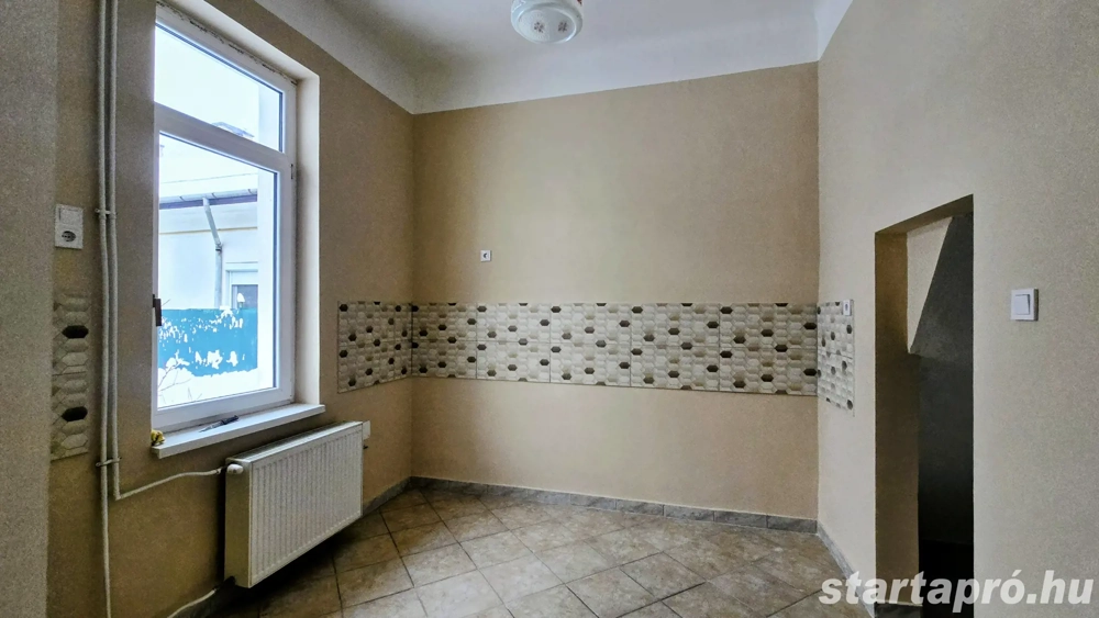 XVI. Gyönyörű, felújított, azonnal költözhető 146 nm-es, 4 szobás családi ház eladó.