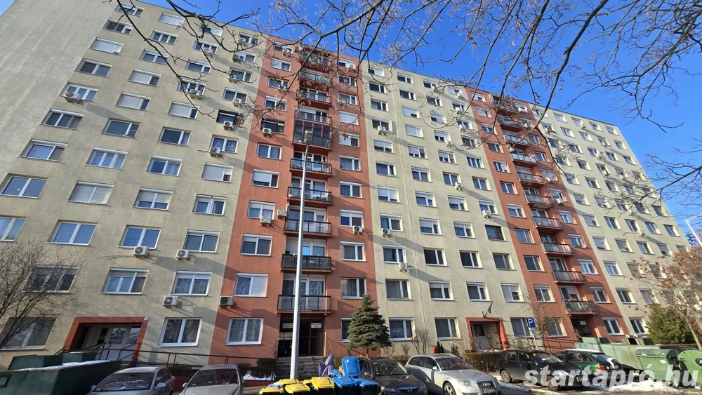 XV. Drégelyvár utcában szigetelt házban 53 nm-es 2 szobás lakás eladó