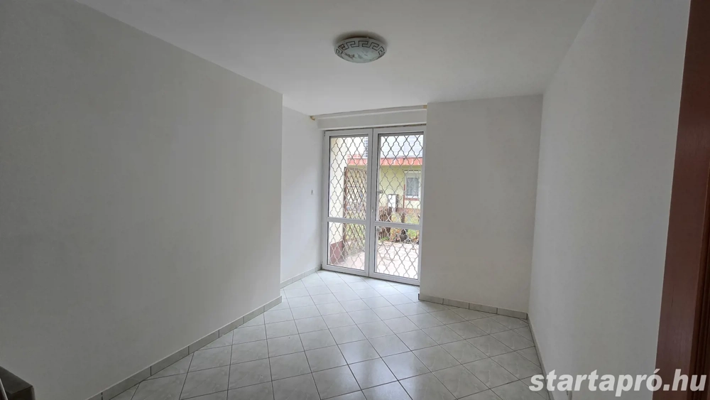 IV. Chinoin utcában 54 nm-es, 2 szobás étkezős, 2011-es építésű lakás eladó.