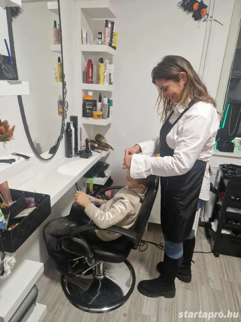 06705510178,Gyermekfodrászat,Vecsés