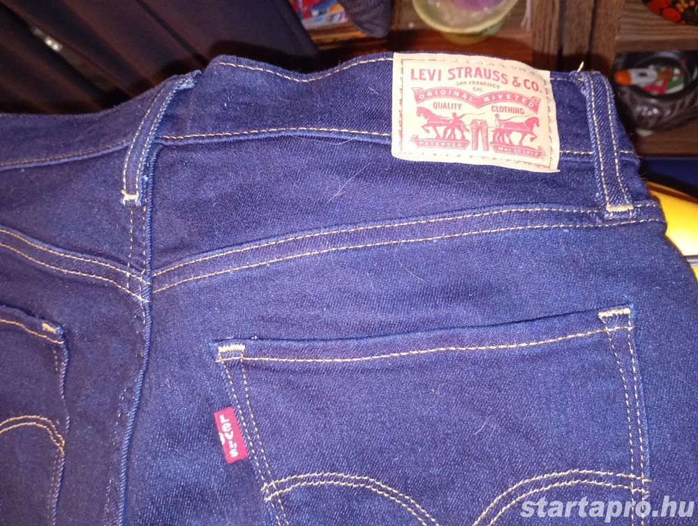 Levi's 314 Shaping Straight női farmer, méret: 28 16000ft óbuda  Fedezd fel a kényelem és az eleganc