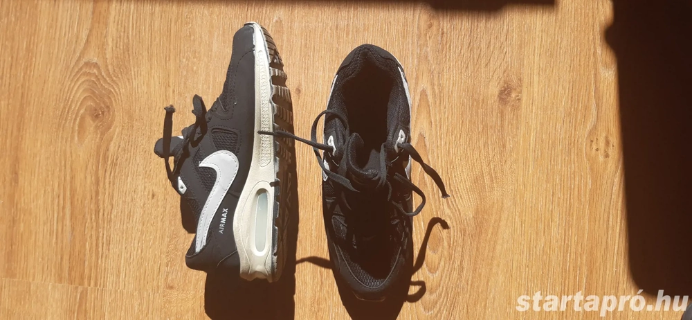 AKCIÓ! Kényelmes 39-es sportcipő eladó.