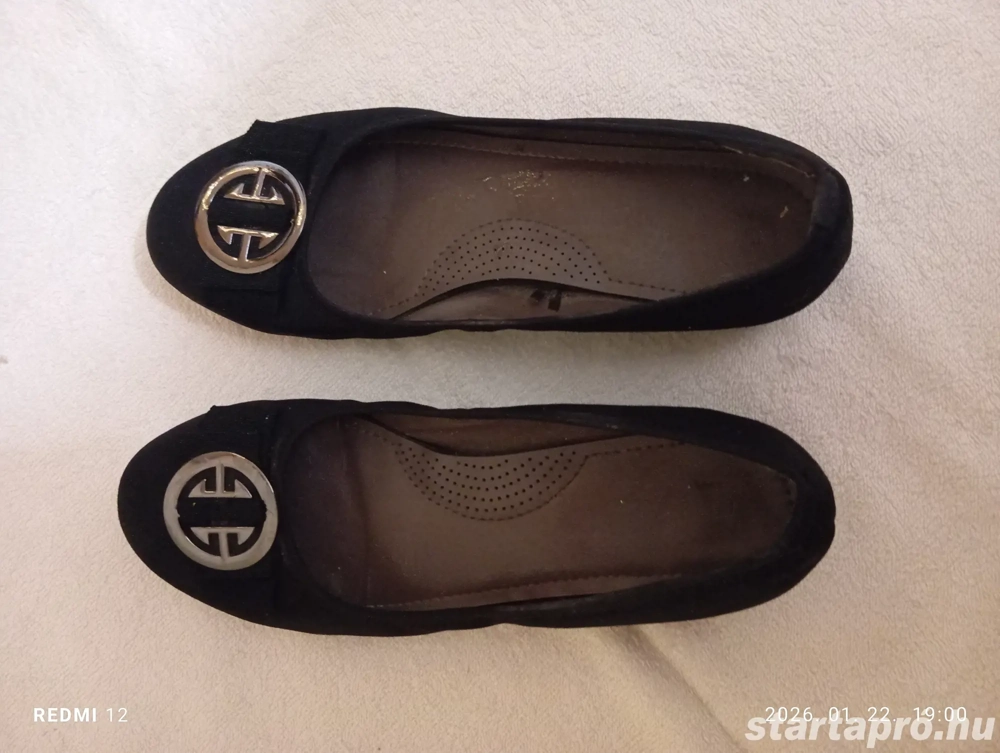 Eladó női utcai 38-as cipő 