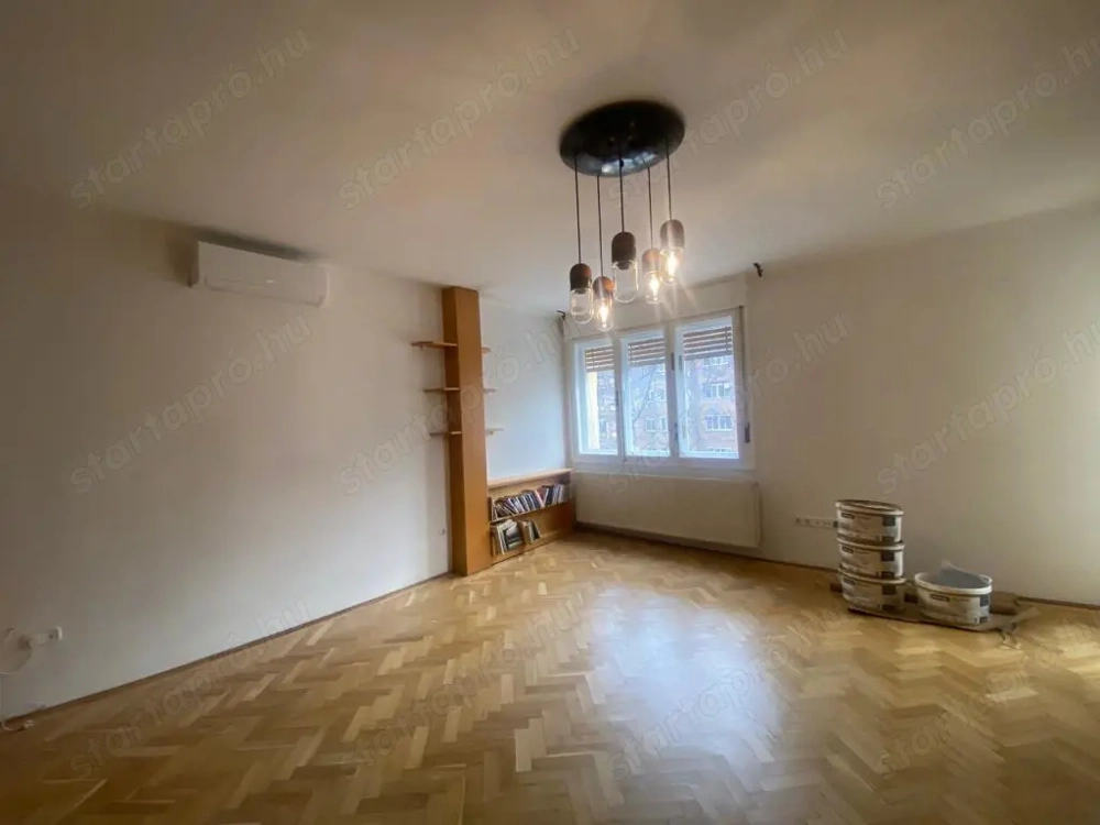 Bútorozott, erkélyes 2,5 szobás lakás kiadó a Frankel Leó utcában