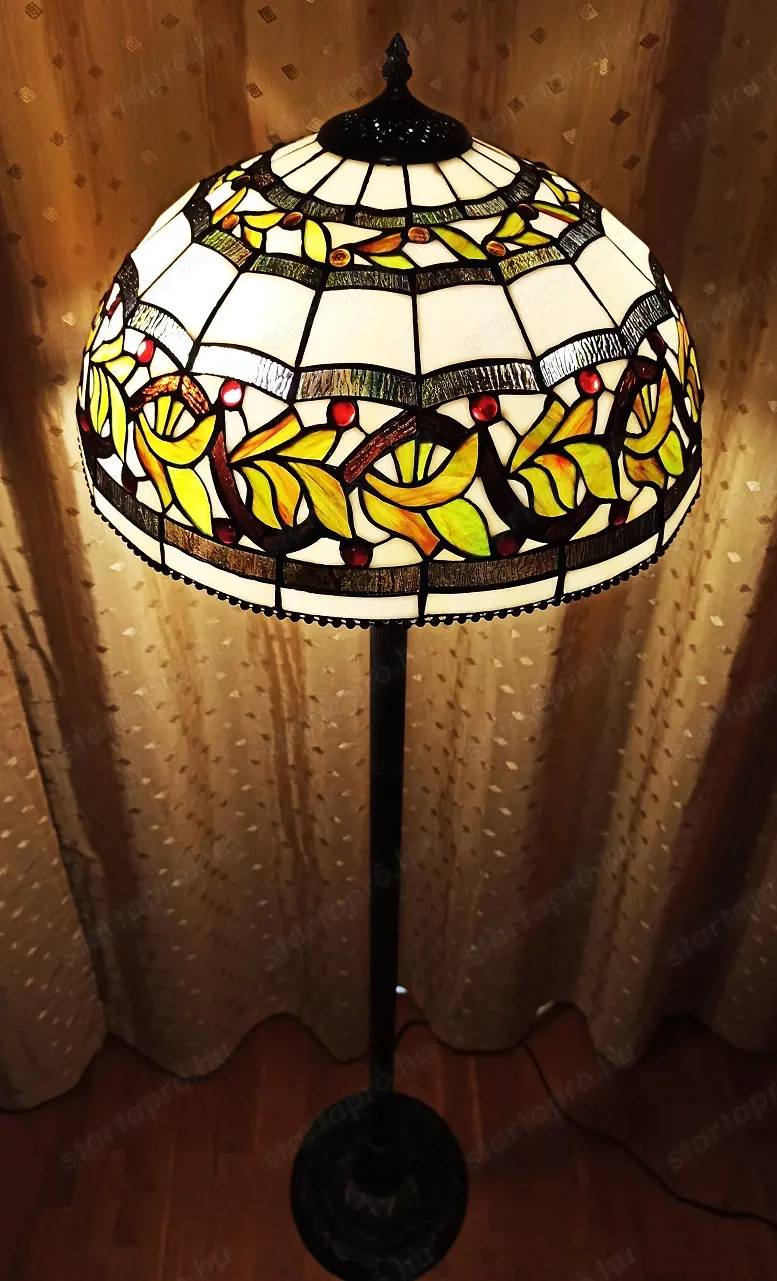 Tiffany állólámpa. Vagy mennyezeti lámpa. 