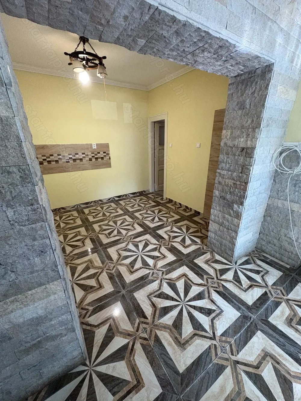 Nyíregyházán a Huszár soron 2 szobás lakás eladó!