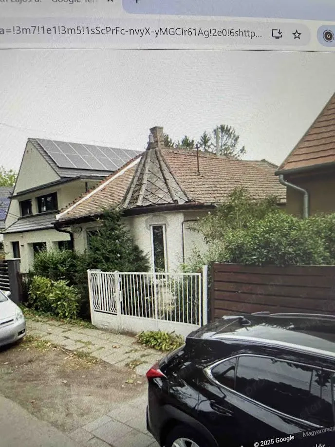 Csillaghegy Duna felőli oldalán 2 szobás ház kerttel eladó!