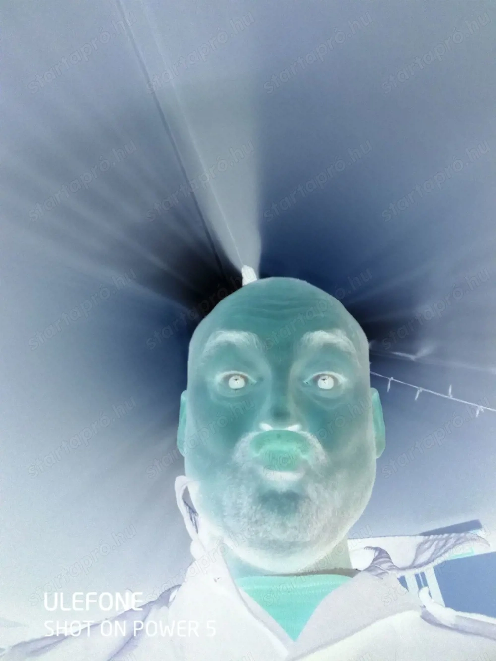 Szakképzett villanyszerelő,munkát keres !