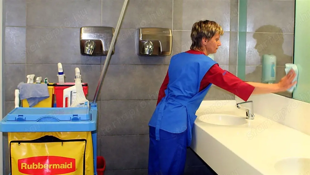 Takarítót keresünk autószalon takarítására! 