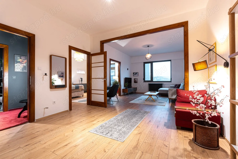 A Várhegyre és a Hármashatárhegyre panorámás lakás a Krisztinaváros szívében! 