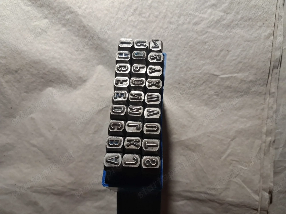 Eladó 27db-os betű beütő készlet.