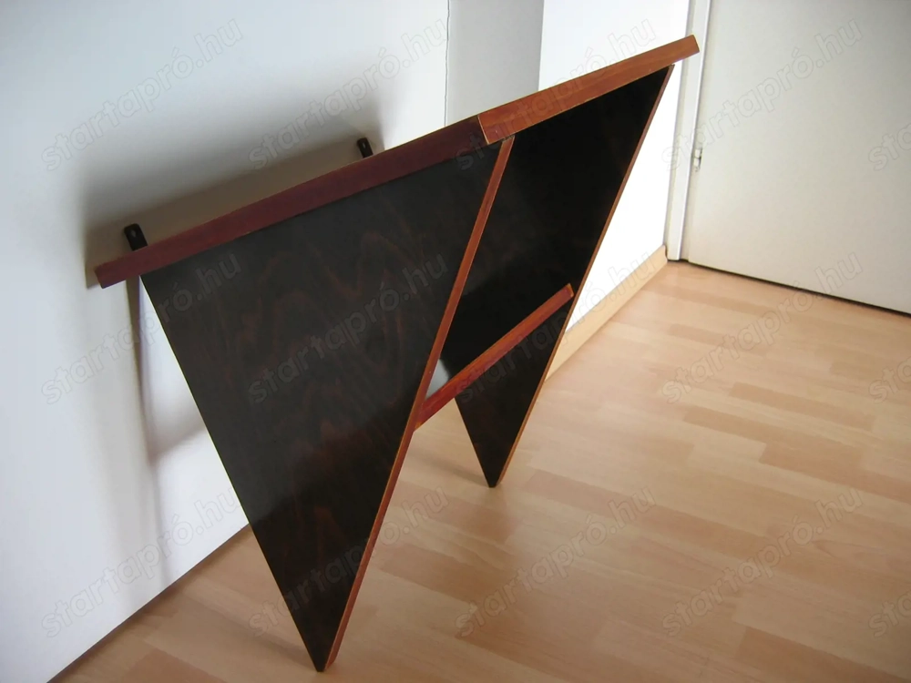 Régi fali polc eladó.