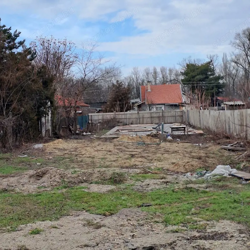  Monorierdő zártkerti részén, lakott övezetben, érvényes építési engedéllyel rendelkező 719 m2 telek