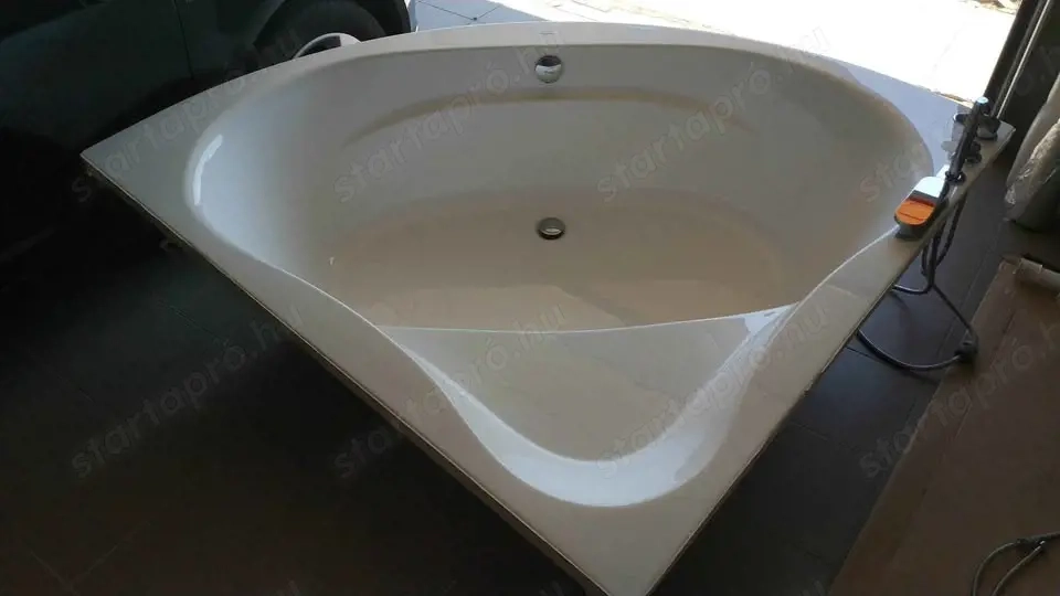 Wellis 150x150 akril sarokkád csaptelepekkel eladó