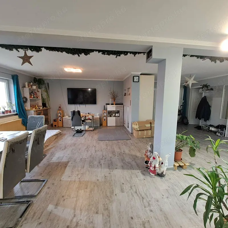 Monor Telepi részén felújított 3 háló+nappalis családi ház, tetőtér beépítési lehetőséggel